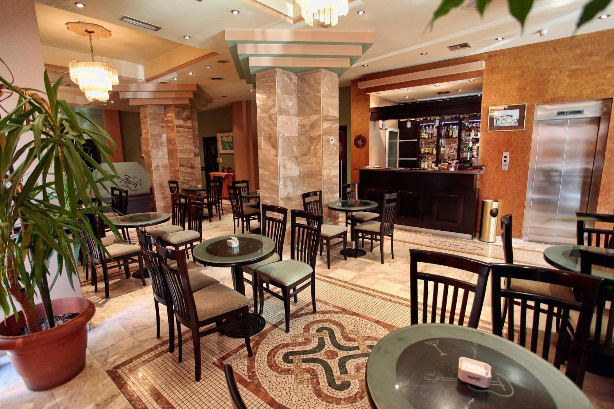 Hotel Regency Korce Exterior foto